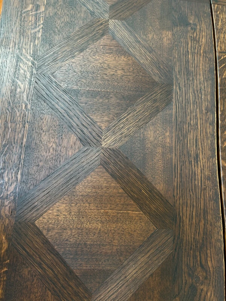 Antigua mesa de comedor tallada a mano marcada, hecha en Francia Foto 1 de 4