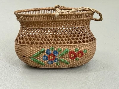 Antique Child’s Straw Purse Hand‑Painted Floral Pear‑Shape 5″×2½″ 1800s VTG - Image 1 of 4