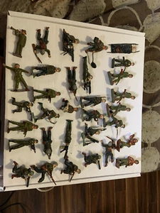 Lot of 32 Vintage Metal /Lead Army WWII / WWI Figures Barclay, Britains LTD & Mo - Picture 1 of 24