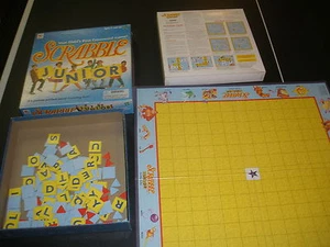 SCRABBLE JUNIOR MB Crossword Game Kids 1999 COMPLETE - Picture 1 of 5
