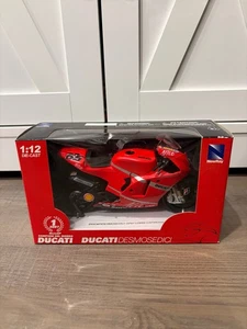 2007 New Ray DUCATI COURSE  Desmosedici GP07 Loris Capirossi 65  1:12 Diecast - Picture 1 of 6
