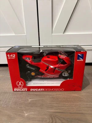 2007 New Ray DUCATI COURSE  Desmosedici GP07 Loris Capirossi 65  1:12 Diecast - Image 1 of 4