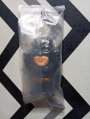 НОВАЯ ЗАПЕЧАТАННАЯ фигурка Бэтмена Темного рыцаря General Mills игрушка Cereal Prize 2,5 дюйма 2008 г. - Изображение 1 из 3