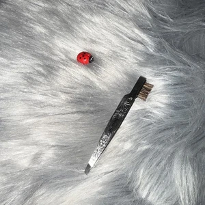 Benefit Brow Tweezers - Picture 1 of 2