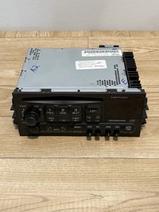 1995-2002 Chevy Gmc Truck Van Am/Fm CD Radio Player 15071233 OEM #R599 - Picture 1 of 3