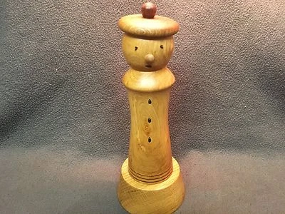 Ornament, Gentleman, English Apple & Solid English Oak. Fantastic Display Piece - Image 1 of 3