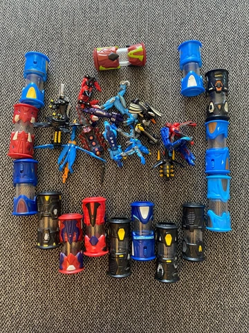 Monsuno Lot 15 Figures & 15 Cores Cover