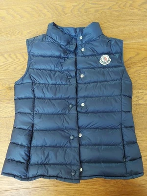Piumino smanicato Bambina Moncler blu 10 Anni 140 cm usato PERFETTE CONDIZIONI - Immagine 1 di 4