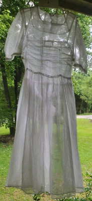 ¡ANTIGUO! VESTIDO LARGO TRANSPARENTE PARA NIÑOS CON LAZO TRASERO Foto 1 de 4