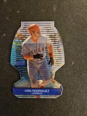 2000 Topps Stadium Club 3X3 Ivan Rodriguez Luminous #2B Die-Cut  - Image 1 of 2