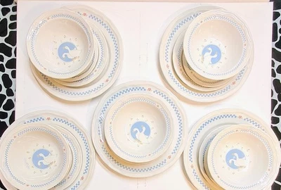 Moonlight Stoneware Country Goose Dinnerware 20-Piece Strawberry Geese Dish Set - Image 1 of 4