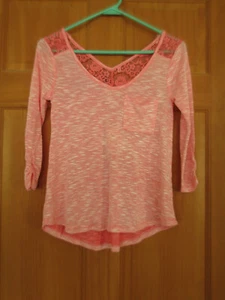 Women's Belle Du Jour Coral Knit / Lace Blouse Size XS NWT - Picture 1 of 4