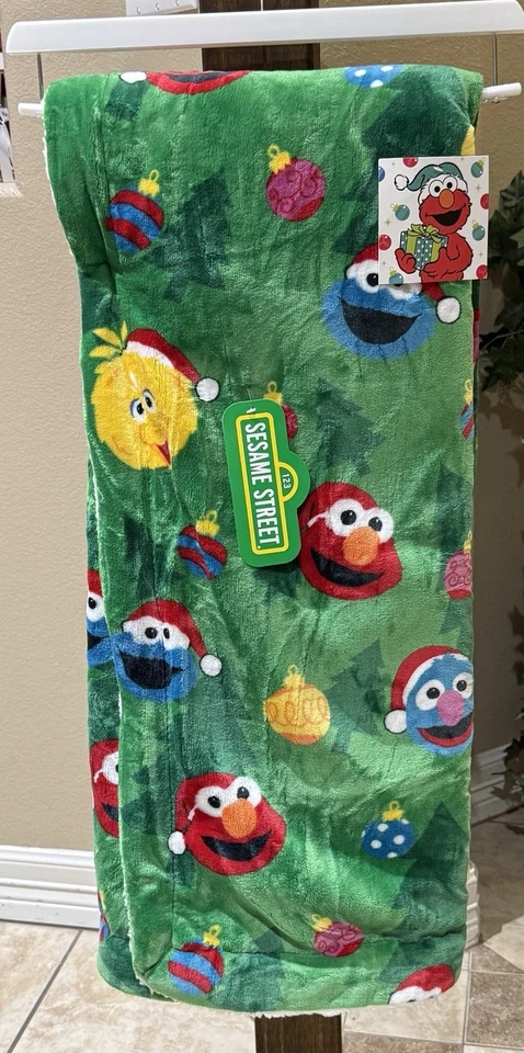 Sesame Street Christmas W/Sherpa Throw Blanket  Elmo Cookie Monster Big Bird NEW - Image 1 of 1