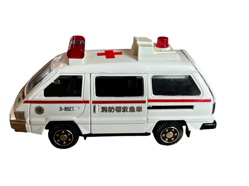 Ambulancia Toyota HiAce japonesa diecast años 80 modelo de metal diapet Foto 1 de 4