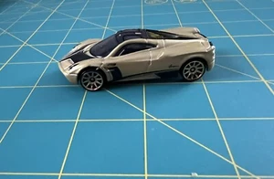2021 HOT WHEELS (LOOSE) - PAGANI HUAYRA HW EXOTICS 10/10 METALFLAKE GOLD - Picture 1 of 4