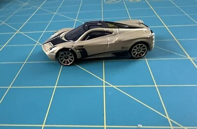 2021 HOT WHEELS (LOOSE) - PAGANI HUAYRA HW EXOTICS 10/10 METALFLAKE GOLD - Image 1 of 4