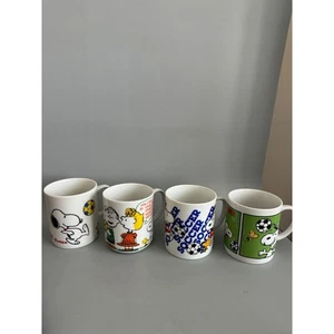 Juego de 4 tazas de café de fútbol vintage Peanuts Snoopy hechas en Japón - Imagen 1 de 16