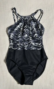 TRAJE DE BAÑO ATREVIDO MILAGROSO TRAJE MÁGICO JENNIFER $168 **Leer** Talla estimada 8/10 - Imagen 1 de 17