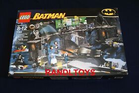 LEGO Batman The Batcave: The Penguin and Mr. Freeze's Invasion Set 7783