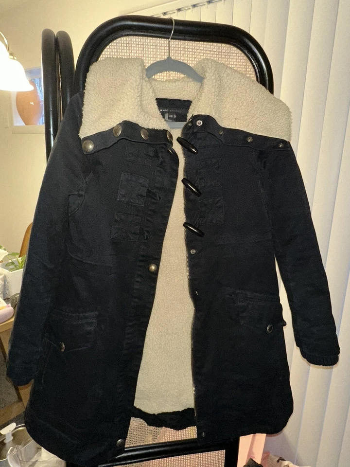 Abrigo Marc Jacobs XSmall Mujer Pesado Forrado Sherpa Cuello Alto Palanca Negro  Foto 1 de 3