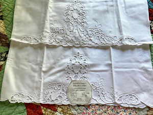 2-NEW~Cottage Chic~Wedding White Cutwork Lace~Scalloped~Standard Pillowcases