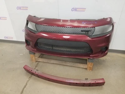 21 2021 DODGE CHARGER R/T FRONT BUMPER MAROON WITH GRILLES AND FOG LAMPS Foto 1 de 4
