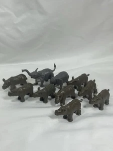 Lote Plástico Duro Safari Zoo Animales Bebés 8 Rinocerontes y 2 Terneros Elefantes Juguete De Colección - Imagen 1 de 2