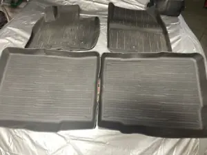FORD EXPLORER OEM ALL WEATHER RUBBER FLOOR MATS FRONT & REAR DRASTICALLY REDUCED - Picture 1 of 4