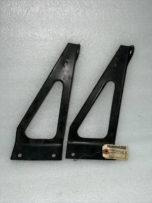 Soporte guardabarros delantero Ford LTD Galaxie D1AZ-16A023-A NOS 1971-1972 - ELECCIÓN Foto 1 de 4