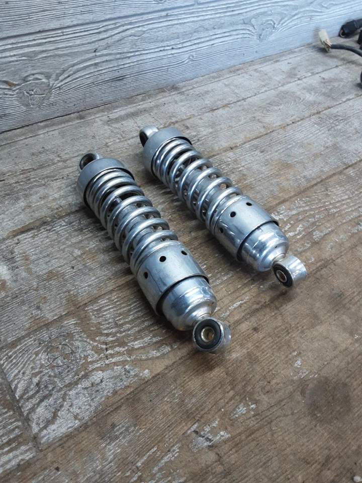 83 Amortiguadores traseros izquierdo derecho cromados Yamaha XS650SK Heritage Special 1983  Foto 1 de 4