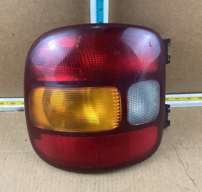 Lanterna traseira esquerda lateral do motorista Chevrolet Silverado 1500 1999-2003 16524913 - Imagem 1 de 4