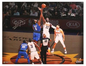 Deandre Ayton signiert ""Time to Rise"" 16 x 20 Tipp-Off-Foto STEINER LE 18/22 - Bild 1 von 4