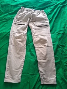 Pantalones estilo cargo beige Pull & Bear para hombre - talla pequeña - usados - Imagen 1 de 8