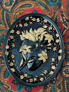Sacred Heart Wall Plaque Decor - Black / Gold Lily Version - Picture 1 of 5