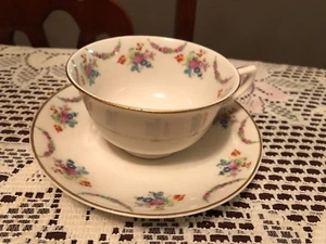 Warwick Porzellan Blumenmuster AB9363 ~ Teetasse & Untertasse - Bild 1 von 3