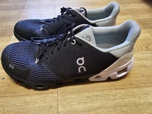 On Cloud Running Sneakers Cloudflyer Black/White Running Shoes Men's sz 10 W - Picture 1 of 9