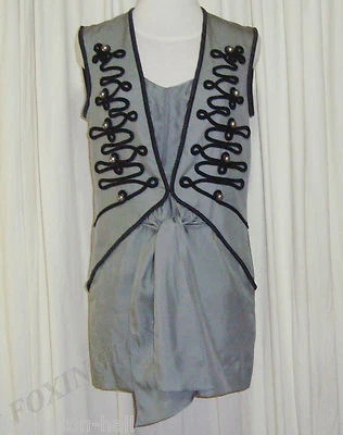 HERMOSO VESTIDO ESTILO MILITAR SEDA GRIS SASS&BIDE 42/6 AUS 12 ESCAPE TEMPORAL Foto 1 de 4