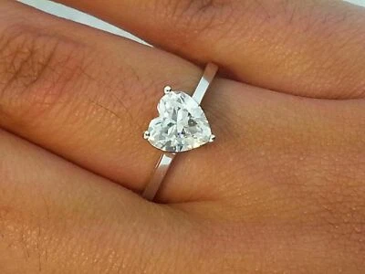 Anillo solitario de mujer con corazón de moissanita natural de 1 quilate de oro blanco sólido de 10 k de Navidad Foto 1 de 4