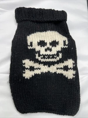 Suéter para perro frío 100 % calavera de lobo y huesos cruzados hecho a mano Foto 1 de 4