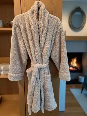 ¡Nueva bata mediana Pottery Barn para mujer de oso de peluche de piel sintética con etiquetas! Foto 1 de 4