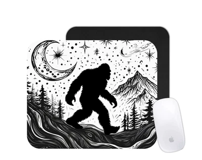 Alfombrilla de ratón Sasquatch blanca y negra - Divertida alfombrilla de escritorio Bigfoot Foto 1 de 4