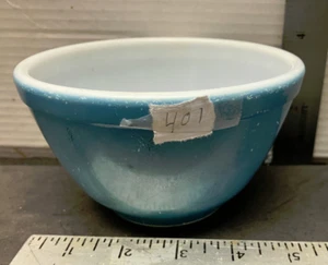 Vintage PYREX Blue #401 Small Mixing Nesting Bowl 1.5 Pint worn free shipping - Picture 1 of 6