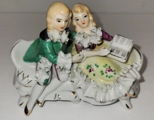 Porcelain Duo Figurine: Elegance - Picture 1 of 3