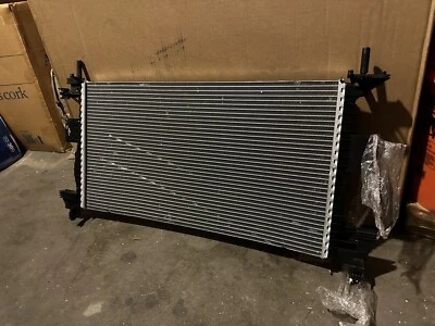 Radiador RAD-81 Motorcraft nuevo para Ford Focus 2012-2018 Foto 1 de 2