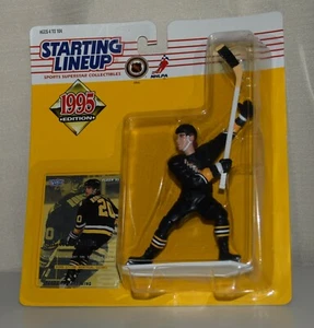 1995 STARTING LINEUP NHL 68765 - LUC ROBITAILLE * PITTSBURGH PENGUINS - *NOS* 2 - Picture 1 of 6