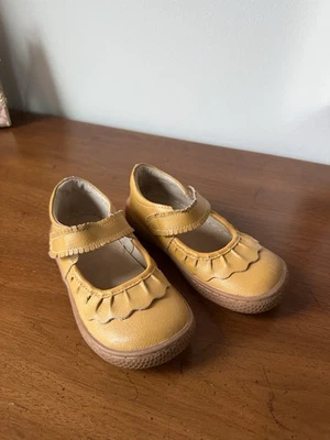 Livie & Luca EUC Girls Ruched Mustard Yellow Classic Mary Jane Shoes, Sz 10 (f7) - Image 1 of 4