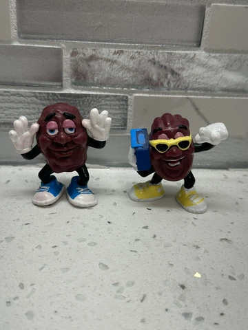 Lot Of 2 California Raisins 1987/1989 Cover