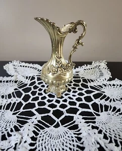 Brocca urna brocca design piedi floreali vaso ornato ottone fantasia Italia 4 x 7 vintage - Foto 1 di 15