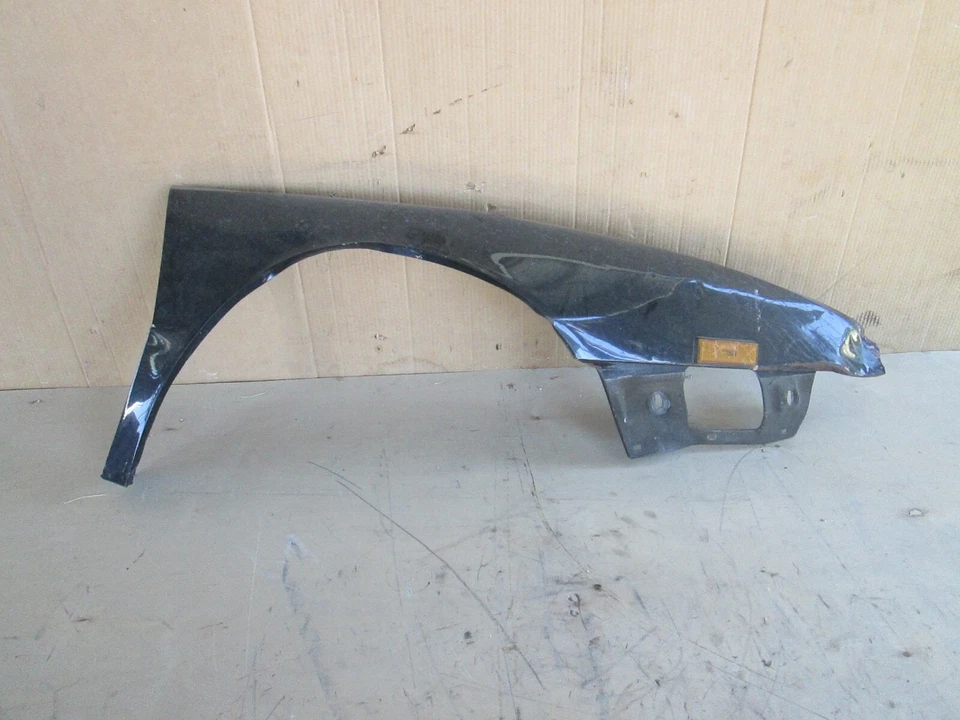 Guardabarros delantero derecho Ferrari Mondial T - USADO  Foto 1 de 4