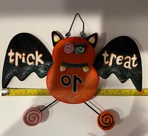 HOLZ AUSSCHNITT HALLOWEEN FLEDERMAUS Trick or Treat WANDRELIEF DEKOR - Bild 1 von 2